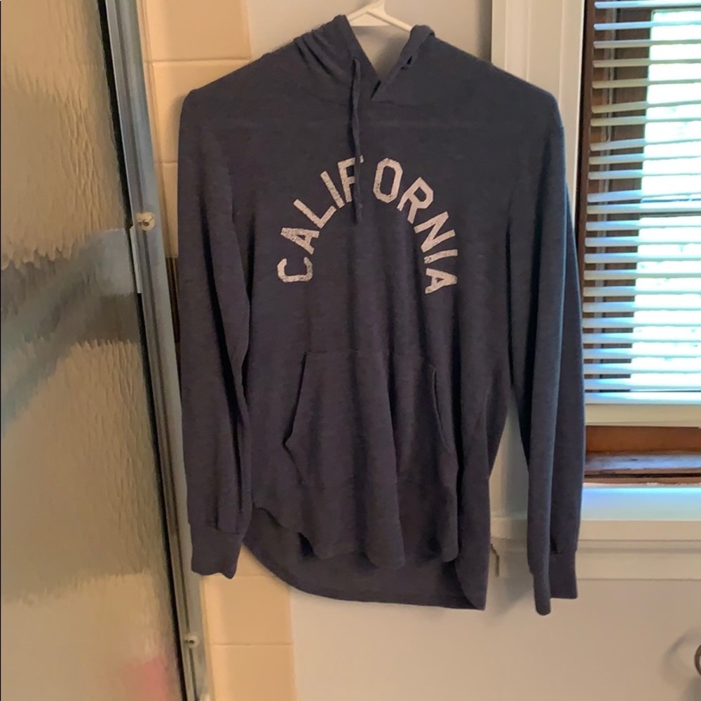 California Long Sleeve w Hoodie